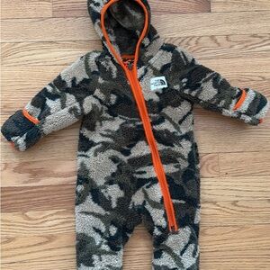 THE NORTH FACE BABY BEAR ONE-PIECE FLEECE INFANTS'
3-6mo Camo